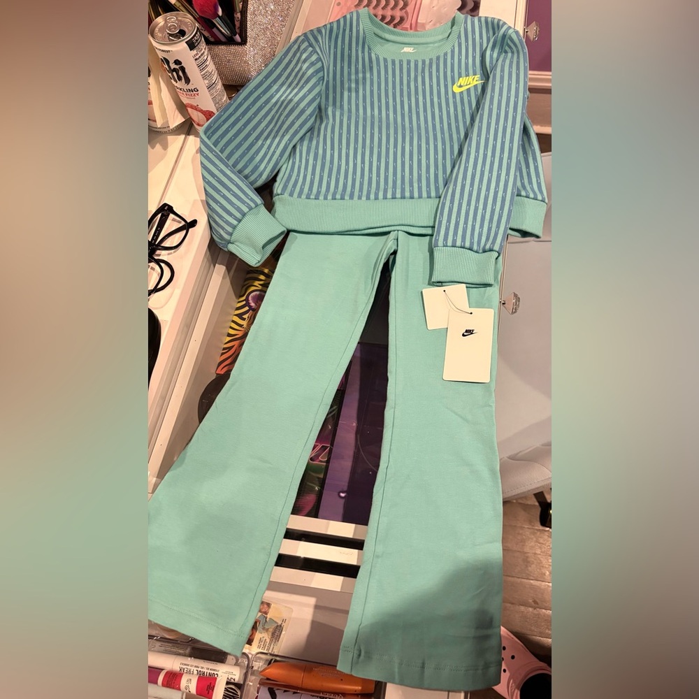 Nike kids Teal Flare set